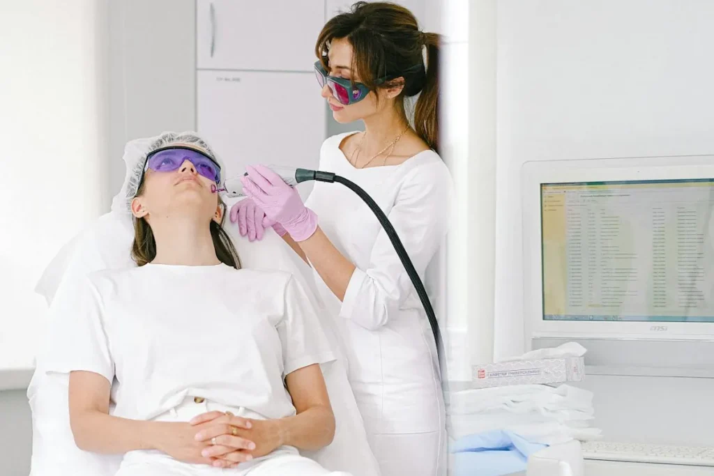 Användning av laser för att behandla linjer runt munnen